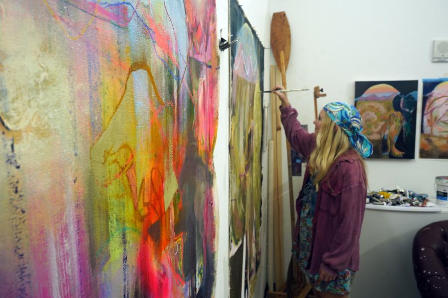 	mfa_ellie_working